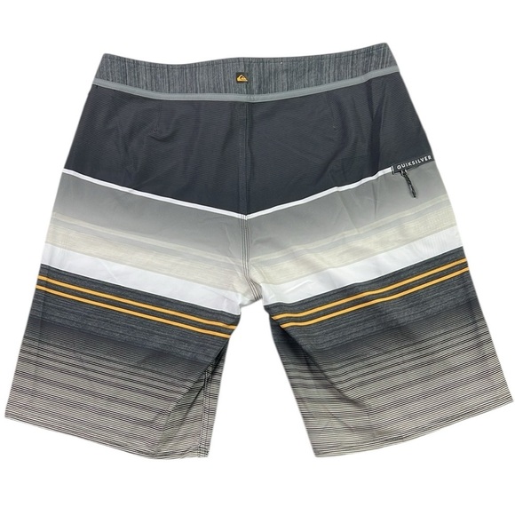 QUIKSILVER New Men 34 Everyday Stripe Vee 21" Boardshort  4-Way Stretch - Picture 2 of 9